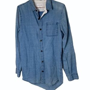 EUC On the Byas Blue Chambray Button Down Shirt Small